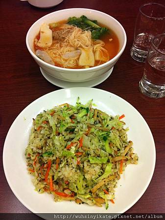 素食:番茄麵線及香椿炒飯 素食:番茄麵線及香椿炒飯