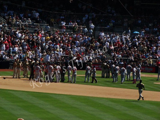 兩邊的一壘手差點幹架