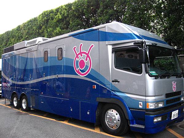 Fuji_TV_OB_van_R-5_right-head.jpg Fuji_TV_OB_van_R-5_right-head.jpg