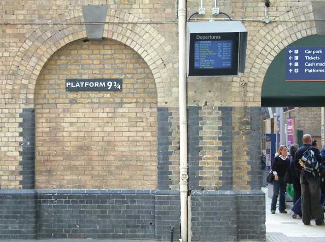 Kings_Cross_Platform_9,75 Kings_Cross_Platform_9,75