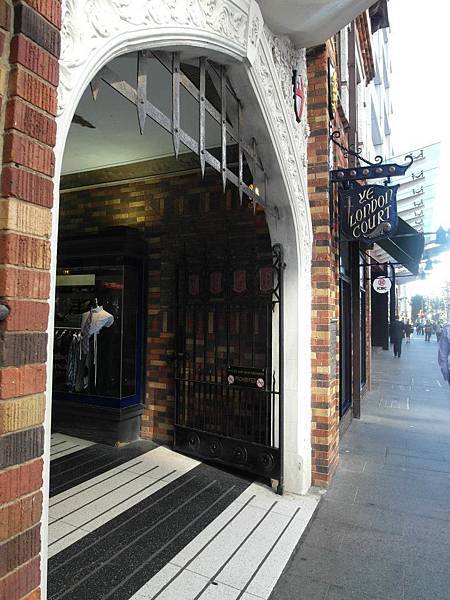 529311_3698993471380_967363962_n