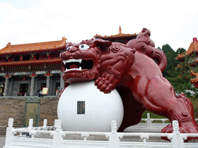 文武廟前巨獅