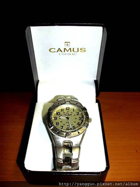 打開是一支男錶 打開是一支男錶