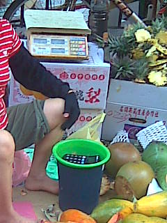 櫃台就在垃圾桶.jpg 櫃台就在垃圾桶.jpg