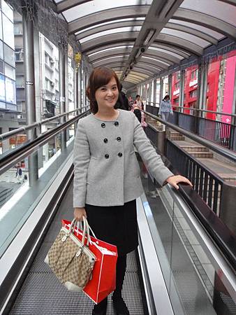 YA...謝謝老公這麼忙還帶我出來走走... YA...謝謝老公這麼忙還帶我出來走走...