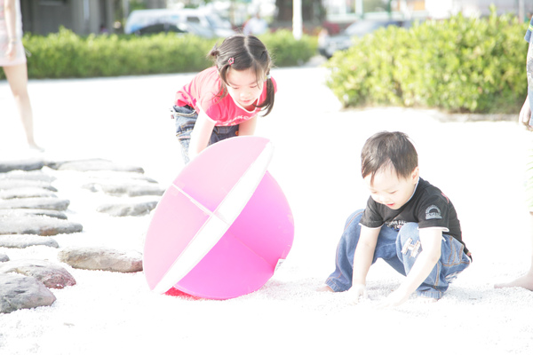曝光過度的原始照-兒+東.JPG 曝光過度的原始照-兒+東.JPG