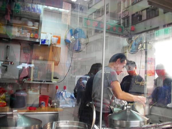 四眼仔腸粉魚蛋開放式廚房