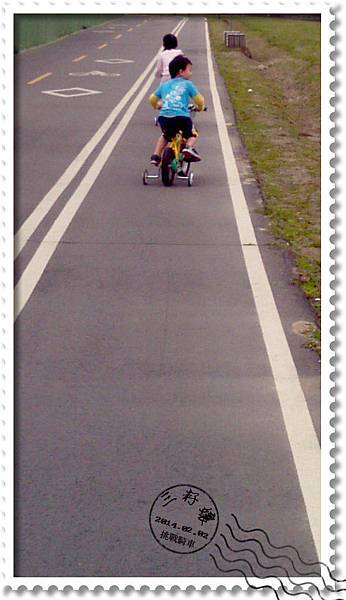 河濱公園騎車-漫漫長路 河濱公園騎車-漫漫長路