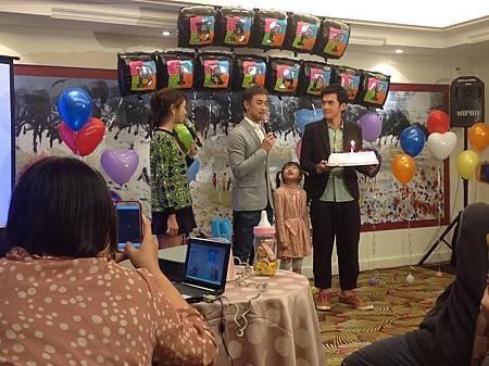 536228_219840998189339_1603085641_n