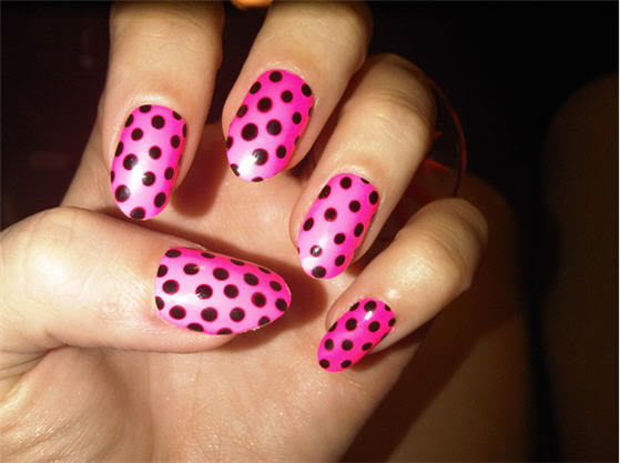 katy_perry_pink_polka_dot_nails.jpg