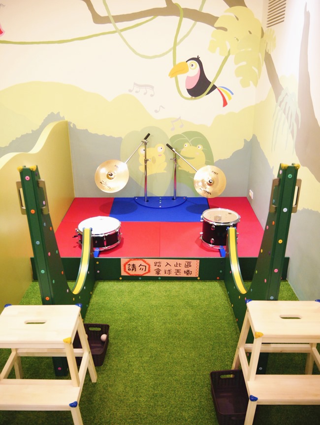 │台北。親子館│幼佑城堡。球池、音磚軌道溜溜球、攀岩、氣墊床、透明人體滾球 多元豐富的新遊樂體驗