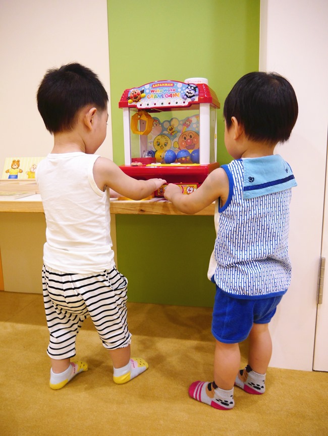 │台北。親子館│幼佑城堡。球池、音磚軌道溜溜球、攀岩、氣墊床、透明人體滾球 多元豐富的新遊樂體驗