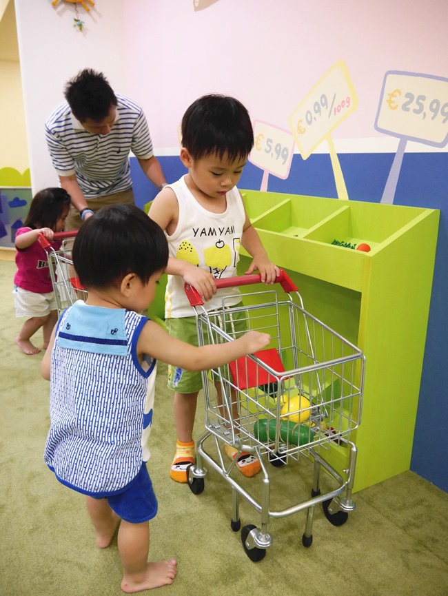│台北。親子館│幼佑城堡。球池、音磚軌道溜溜球、攀岩、氣墊床、透明人體滾球 多元豐富的新遊樂體驗