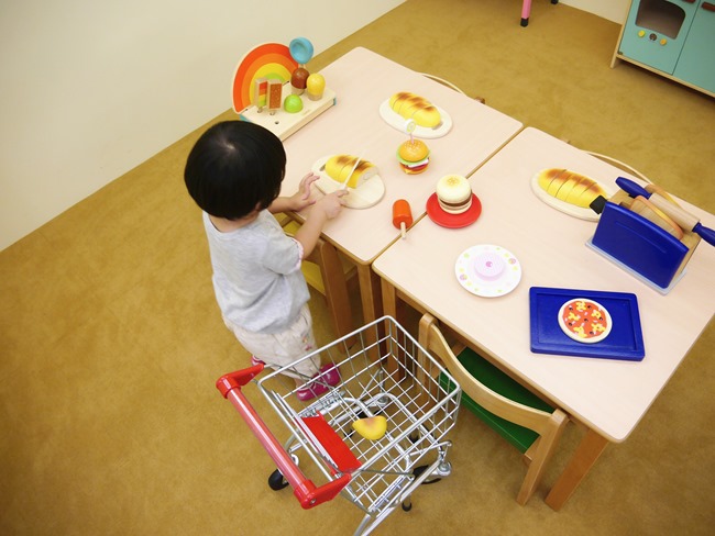 │台北。親子館│幼佑城堡。球池、音磚軌道溜溜球、攀岩、氣墊床、透明人體滾球 多元豐富的新遊樂體驗