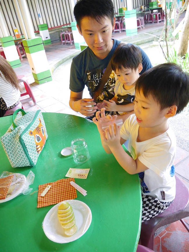 │宜蘭。冬山│幸福20號農場。窯烤pizza、樹枝簽筆、水果醋DIY童話親子樂