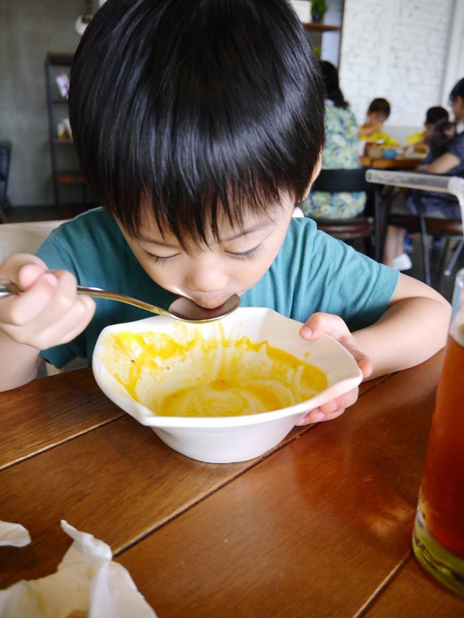 │宜蘭。礁溪│「幸福時光」親子餐廳。大黑板、獨立遊戲室、小廚師體驗、耐人尋味的文青工業風 │宜蘭。礁溪│「幸福時光」親子餐廳。大黑板、獨立遊戲室、小廚師體驗、耐人尋味的文青工業風