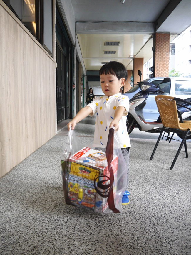 台中。親子餐廳│凹嗚親子主題樂園。密探維京風格堡壘。好吃、好玩還有玩具可帶回家哦！