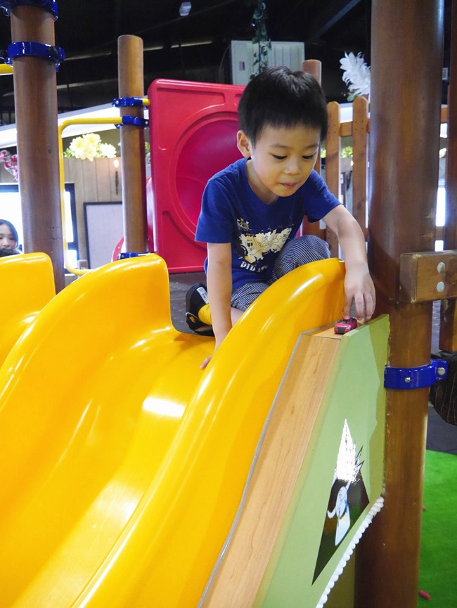 台中。親子餐廳│凹嗚親子主題樂園。密探維京風格堡壘。好吃、好玩還有玩具可帶回家哦！