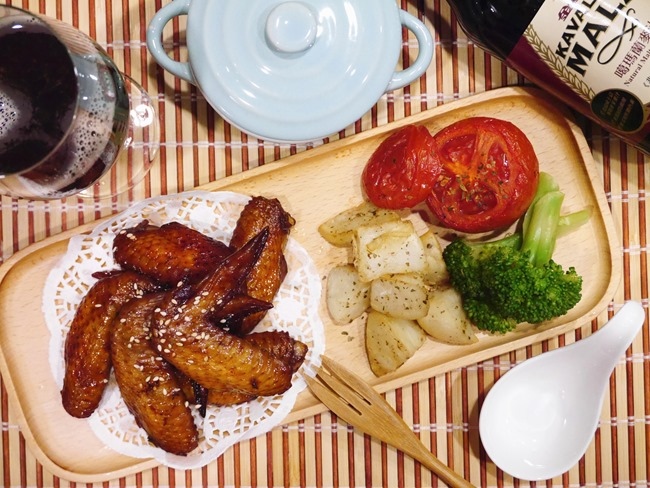 │食譜│金車噶瑪蘭麥汁。免開火「黑麥汁黃金照燒翅」吮指的美味 │食譜│金車噶瑪蘭麥汁。免開火「黑麥汁黃金照燒翅」吮指的美味