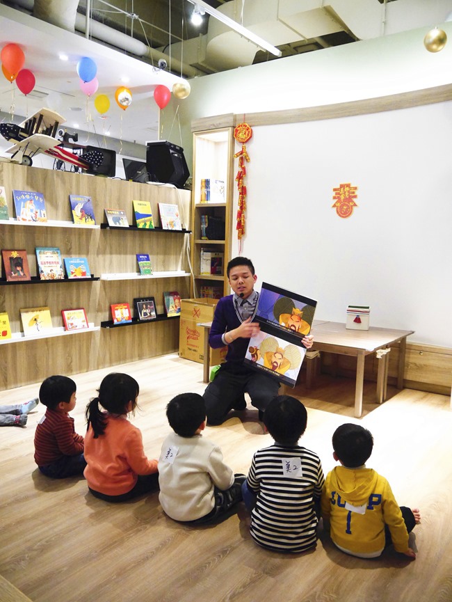 【台北。內湖】高水準BossMama親子餐廳。旋轉木馬、樹屋、球池、閱讀區 【台北。內湖】高水準BossMama親子餐廳。旋轉木馬、樹屋、球池、閱讀區