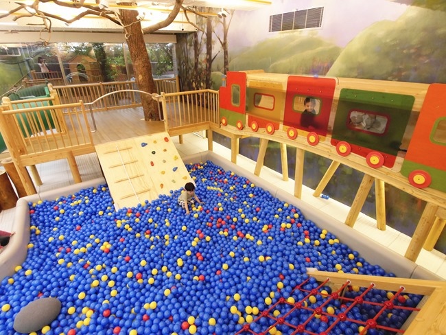 │台北。親子館│信誼小太陽親子館。樹屋森林球池、家家酒市集、探索迷宮、親子共樂小天地 │台北。親子館│信誼小太陽親子館。樹屋森林球池、家家酒市集、探索迷宮、親子共樂小天地