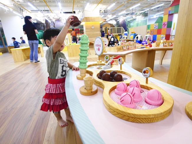 │台北。親子館│信誼小太陽親子館。樹屋森林球池、家家酒市集、探索迷宮、親子共樂小天地 │台北。親子館│信誼小太陽親子館。樹屋森林球池、家家酒市集、探索迷宮、親子共樂小天地