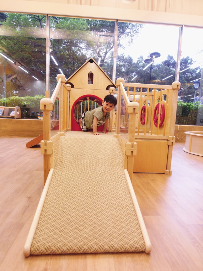 │台北。親子館│信誼小太陽親子館。樹屋森林球池、家家酒市集、探索迷宮、親子共樂小天地 │台北。親子館│信誼小太陽親子館。樹屋森林球池、家家酒市集、探索迷宮、親子共樂小天地