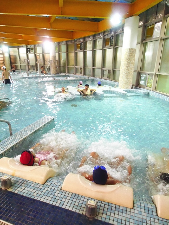 台北公館休閒運動會館「洛德城堡水上樂園」結合健身房、室內泳池、親子遊戲區、電動超跑、戶外多項水上設施、滑水道…