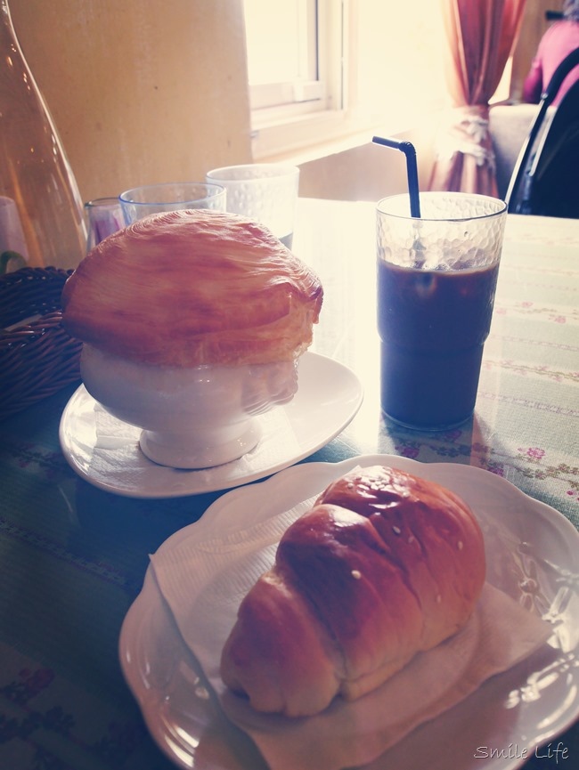 │食。頭份│儷池咖啡屋。自然鄉村童趣餐廳。草坪、餵魚親子近郊首選 │食。頭份│儷池咖啡屋。自然鄉村童趣餐廳。草坪、餵魚親子近郊首選