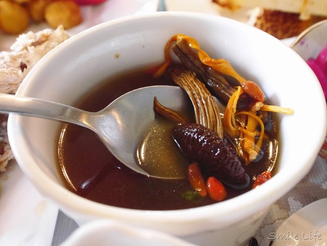 │食。頭份│儷池咖啡屋。自然鄉村童趣餐廳。草坪、餵魚親子近郊首選 │食。頭份│儷池咖啡屋。自然鄉村童趣餐廳。草坪、餵魚親子近郊首選