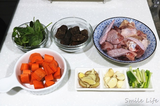 ▌食譜▌便當菜。無敵下飯「醬燒香菇雞腿」 ▌食譜▌便當菜。無敵下飯「醬燒香菇雞腿」