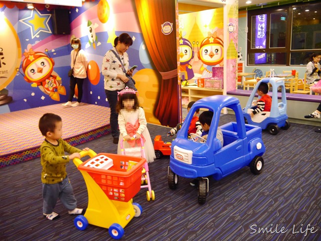 ▌樹林。親子餐廳▌小星球家庭餐廳-Little Planet。超具創意十大主題派對屋 專心吃飯也要盡情玩! ▌樹林。親子餐廳▌小星球家庭餐廳-Little Planet。超具創意十大主題派對屋 專心吃飯也要盡情玩!