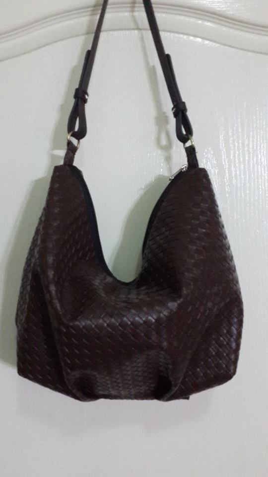 深咖啡編織紋垂墜包.jpg