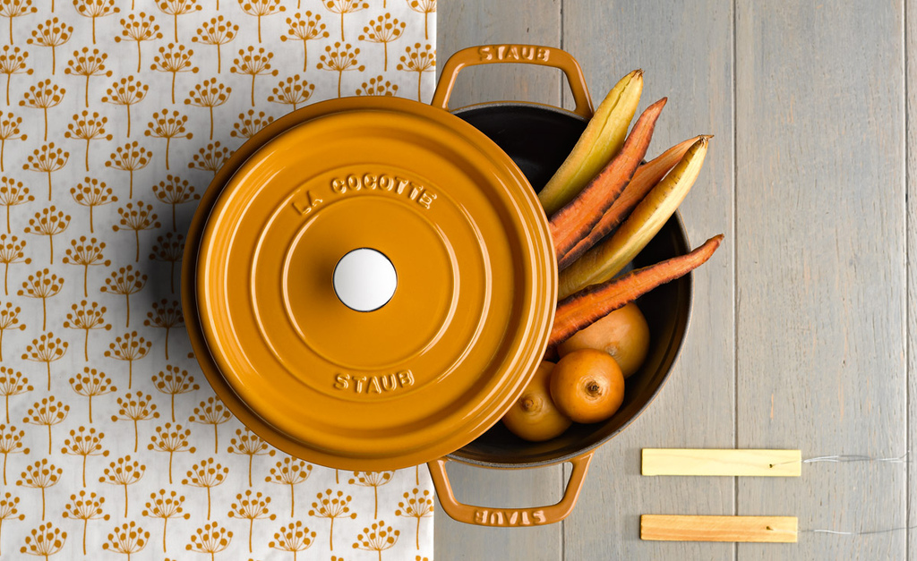 staub_bg_mustard