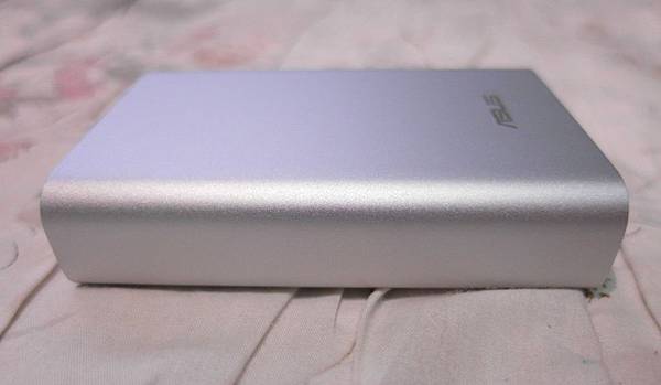 【開箱】小巧玲瓏 ASUS ZenPower 9600mAh