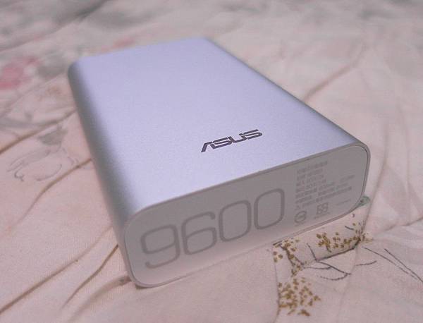 【開箱】小巧玲瓏 ASUS ZenPower 9600mAh