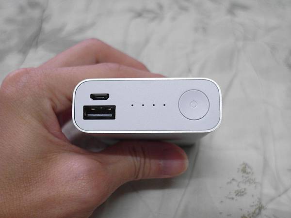 【開箱】小巧玲瓏 ASUS ZenPower 9600mAh