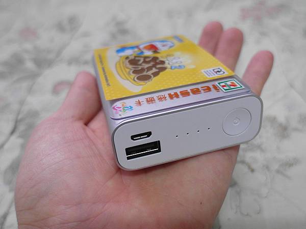 【開箱】小巧玲瓏 ASUS ZenPower 9600mAh