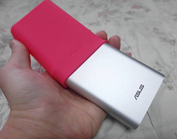 【開箱】小巧玲瓏 ASUS ZenPower 9600mAh