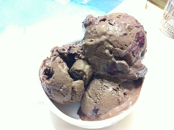 手工藍莓巧克力冰淇淋1.jpg