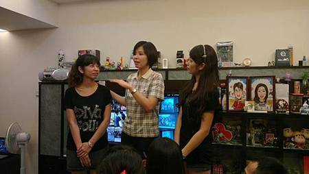 189575_261453033966821_946659969_n