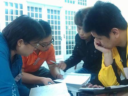 558862_309106442535442_1816681595_n