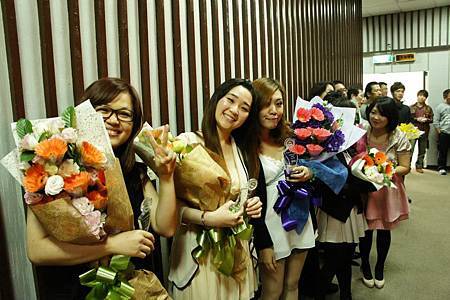 419845_189491477841704_46359338_n