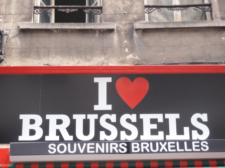 1342257800-3466027026 Brussels-Manneken Pis尿尿小童 到底是有名在哪裡?(2012旋風歐洲五國之七)