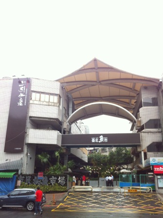 1348492838-2417847014 中山-上引水產 站著吃也要排隊的日本料理