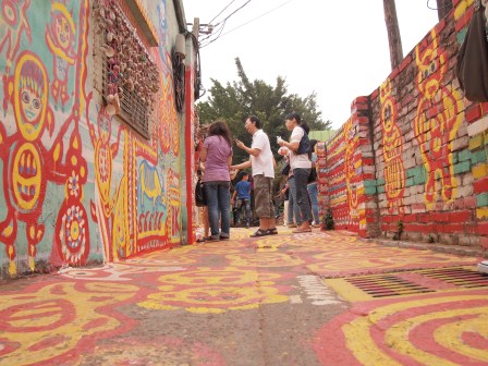 1352645191-1651244063 南屯-彩虹眷村 彩虹爺爺的彩虹世界