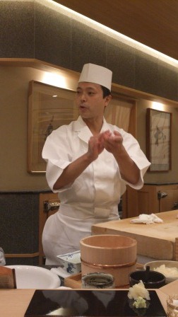 1354030747-452293156 Ginza-銀座茶屋 柳庵 Miss Japan幫你倒酒