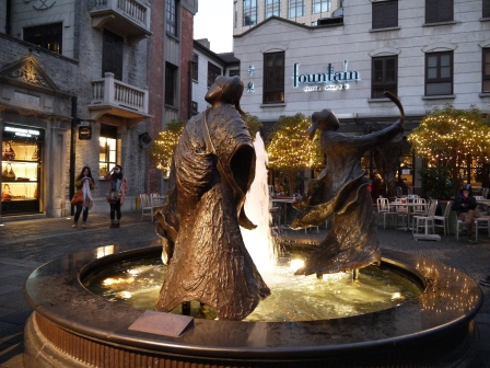 1358260849-416918859 Shanghai-新天地 超熱鬧觀光客必訪