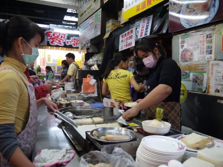 1358779315-2265869005 台中-王 蘿蔔糕&糯米腸 傳統市場的簡單料理