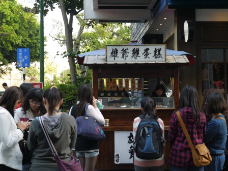 1358867316-3363889982 台中-一中街 白天的夜市?